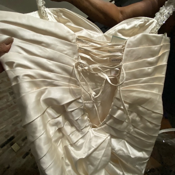 Wedding Gown - Picture 4 of 8